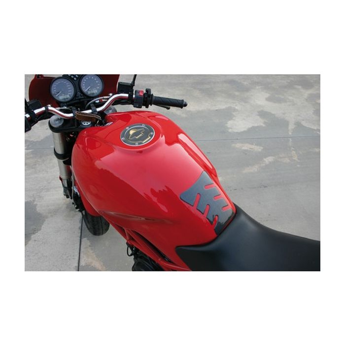  ΑΥΤΟΚΟΛΛΗΤΟ ΤΑΠΑΣ ΒΕΝΖΙΝΗΣ ΓΙΑ ΜΗΧΑΝΗ DUCATI CARBON (5 ΤΡΥΠΕΣ) 